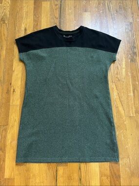 Under Armour Dark Green & Black Short Sleeve Shift Dress